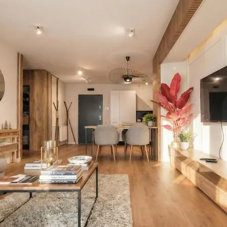 Designer Loft In Center W Parking And Queen Bed *