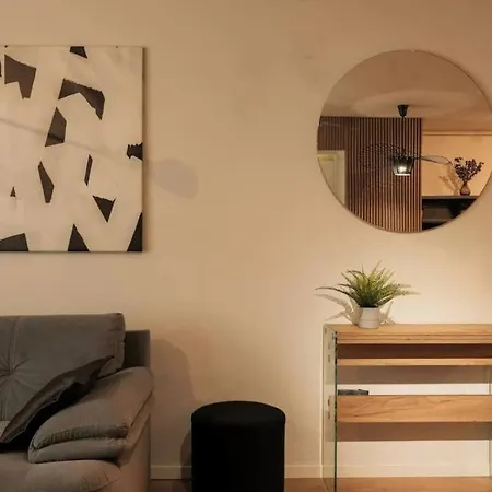 Designer Loft In Center W Parking And Queen Bed *