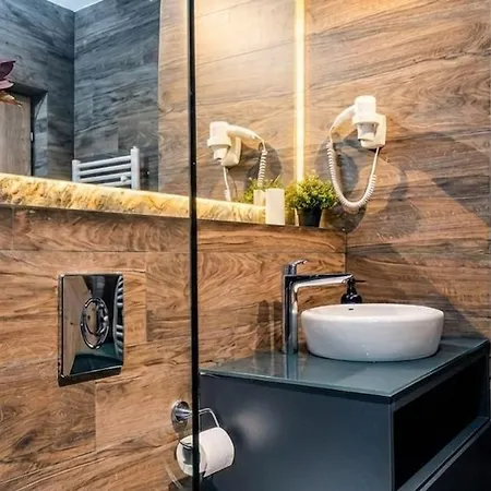 Designer Loft In Center W Parking And Queen Bed * Kluž