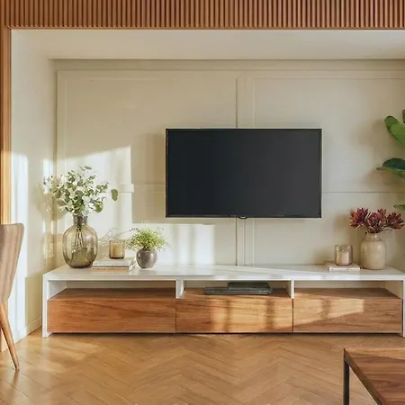 Designer Loft In Center W Parking And Queen Bed *