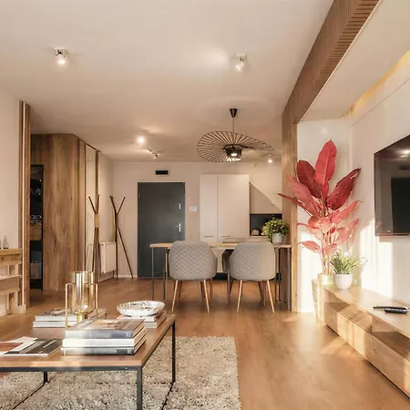 Designer Loft In Center W Parking And Queen Bed * Kluž