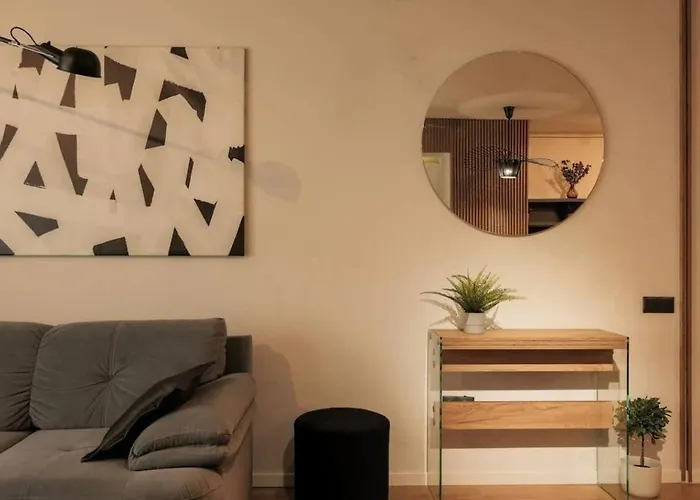 Designer Loft In Center W Parking And Queen Bed *