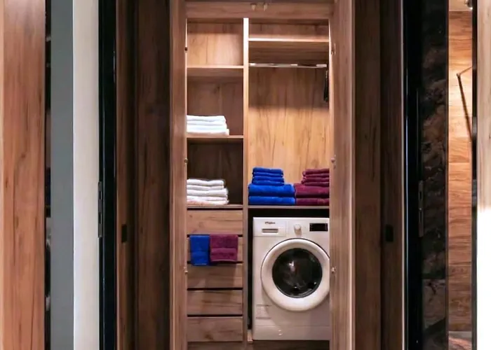 Designer Loft In Center W Parking And Queen Bed *